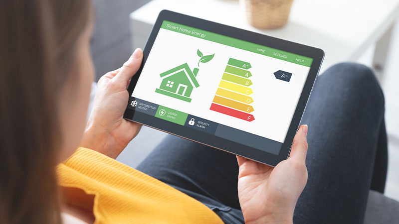 close-up tablet con immagine certificazione energetica